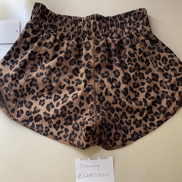 Lululemon Leopard Print Hotty Hot Shorts 2.5" - Picture 4 of 6